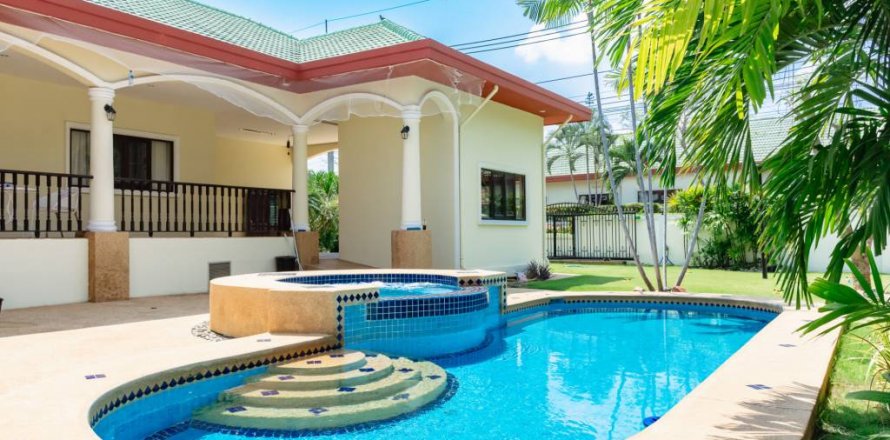 Chalet de 3 dormitorios en Hua Hin, Tailandia № 124697