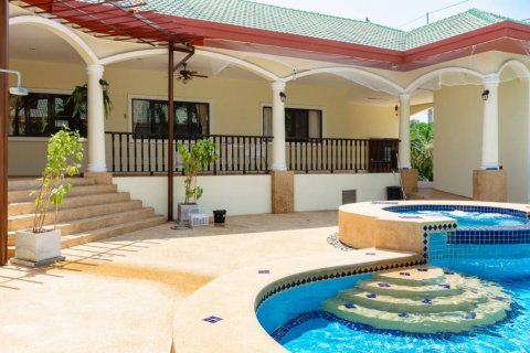 Chalet de 3 dormitorios en Hua Hin, Tailandia № 124697 - foto 4