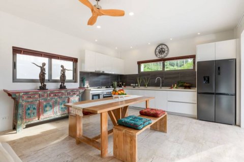 Chalet de 3 dormitorios en Surat Thani, Tailandia № 132565 - foto 9