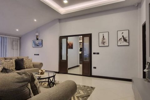 Chalet de 4 dormitorios en Pattaya, Tailandia № 132566 - foto 6