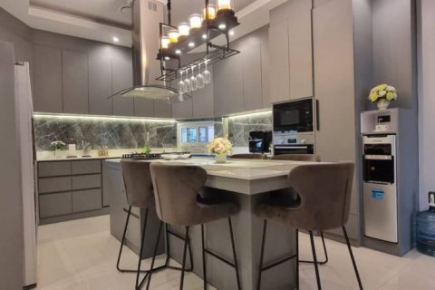 Chalet de 4 dormitorios en Pattaya, Tailandia № 132566 - foto 8