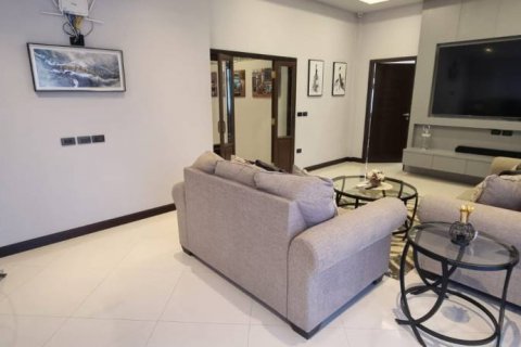 Chalet de 4 dormitorios en Pattaya, Tailandia № 132566 - foto 5
