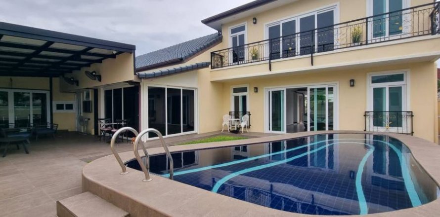 Chalet de 4 dormitorios en Pattaya, Tailandia № 132566