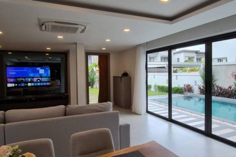 Chalet de 4 dormitorios en Pattaya, Tailandia № 132568 - foto 4