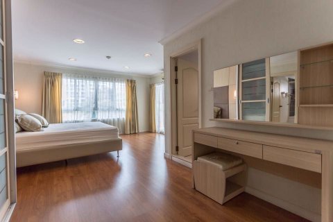 Condominio de 2 dormitorios en Watthana, Bangkok, Tailandia № 76381 - foto 20