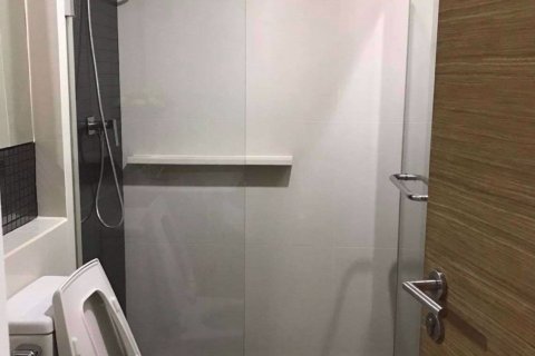 Condominio de 2 dormitorios en Khlong Toei, Bangkok, Tailandia № 76386 - foto 10