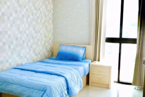 Condominio de 2 dormitorios en Huai Khwang, Bangkok, Tailandia № 76384 - foto 6