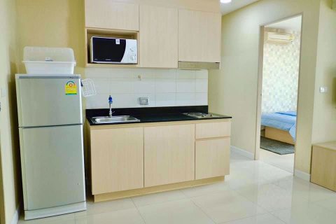 Condominio de 2 dormitorios en Huai Khwang, Bangkok, Tailandia № 76384 - foto 3