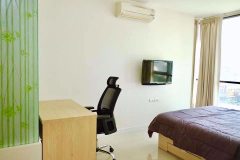 Condominio de 2 dormitorios en Huai Khwang, Bangkok, Tailandia № 76384 - foto 5