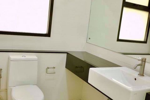 Condominio de 2 dormitorios en Huai Khwang, Bangkok, Tailandia № 76384 - foto 8