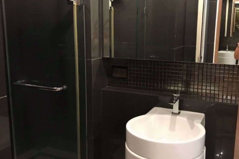 Condominio de 1 dormitorio en Khlong Toei, Bangkok, Tailandia № 76387 - foto 8