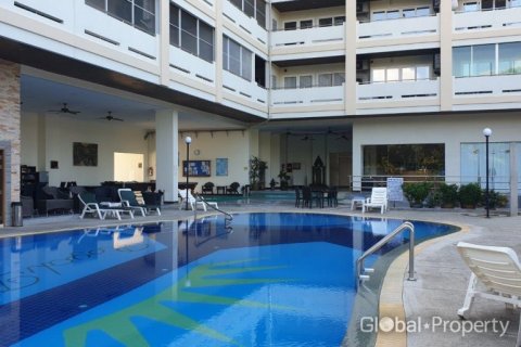 Condominio de 2 dormitorios en Pattaya, Tailandia № 81857 - foto 2