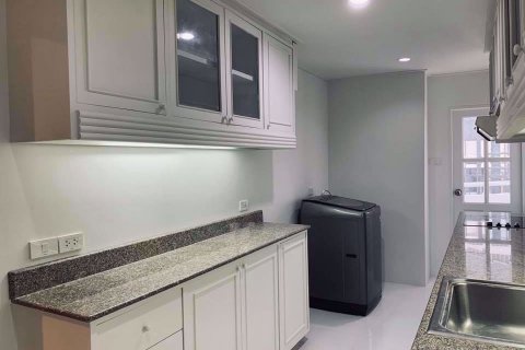 Condominio de 2 dormitorios en Watthana, Bangkok, Tailandia № 76718 - foto 9