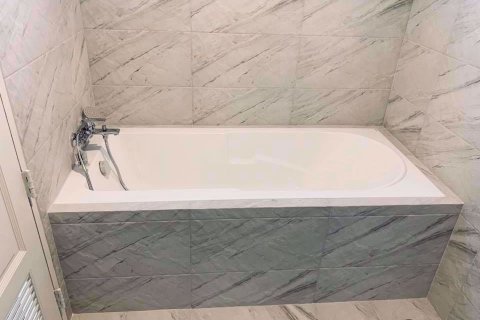 Condominio de 2 dormitorios en Watthana, Bangkok, Tailandia № 76718 - foto 10