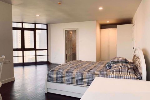 Condominio de 2 dormitorios en Watthana, Bangkok, Tailandia № 76718 - foto 3