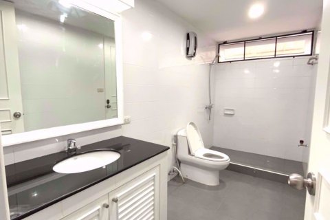 Condominio de 2 dormitorios en Watthana, Bangkok, Tailandia № 76225 - foto 7