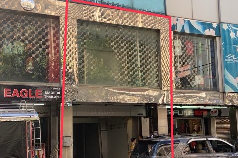 Adosado de 4 dormitorios en Bangkok, Tailandia № 85014 - foto 3
