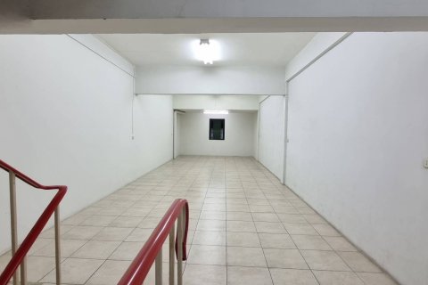 Adosado de 4 dormitorios en Bangkok, Tailandia № 85014 - foto 5