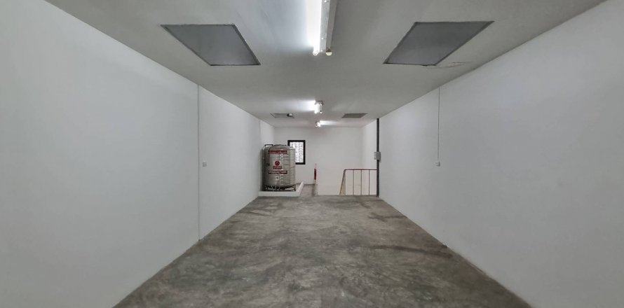 Adosado de 4 dormitorios en Bangkok, Tailandia № 85014