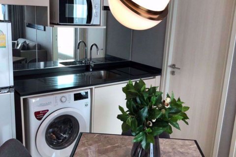 Condominio de 2 dormitorios en Huai Khwang, Bangkok, Tailandia № 77018 - foto 5