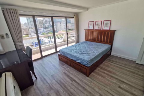 Condo in Watthana, Bangkok, Thailand, 3 bedrooms  № 77020 - photo 13