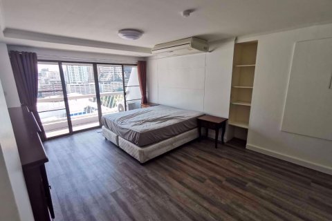 Condo in Watthana, Bangkok, Thailand, 3 bedrooms  № 77020 - photo 9