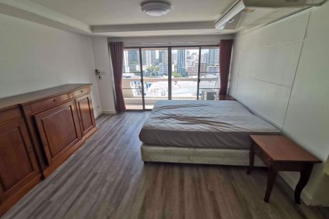 Condo in Watthana, Bangkok, Thailand, 3 bedrooms  № 77020 - photo 8