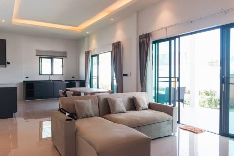 Chalet de 4 dormitorios en Hua Hin, Tailandia № 124557 - foto 6