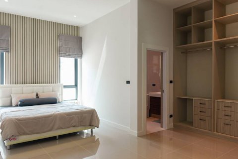Chalet de 4 dormitorios en Hua Hin, Tailandia № 124557 - foto 10
