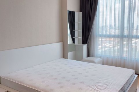 Condominio de 1 dormitorio en Huai Khwang, Bangkok, Tailandia № 76422 - foto 4