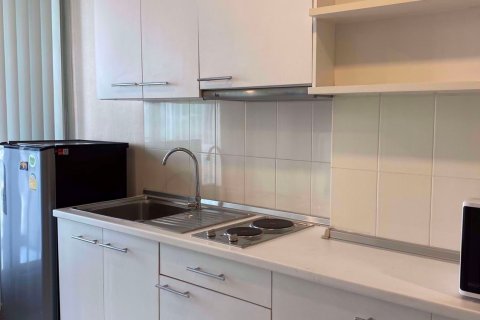 Condominio de 1 dormitorio en Huai Khwang, Bangkok, Tailandia № 76422 - foto 3