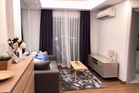 Condominio de 2 dormitorios en Huai Khwang, Bangkok, Tailandia № 76423 - foto 2
