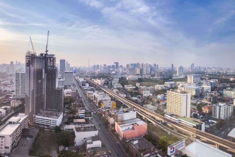 Condominio de 2 dormitorios en Huai Khwang, Bangkok, Tailandia № 76423 - foto 9