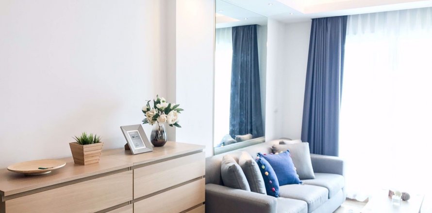 Condominio de 2 dormitorios en Huai Khwang, Bangkok, Tailandia № 76423