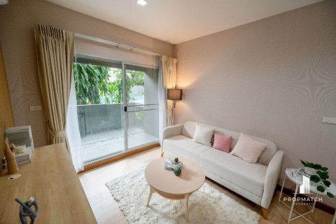 Condominio de 2 dormitorios en Khlong Toei, Bangkok, Tailandia № 132261 - foto 2