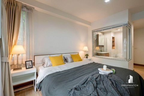 Condominio de 2 dormitorios en Khlong Toei, Bangkok, Tailandia № 132261 - foto 6