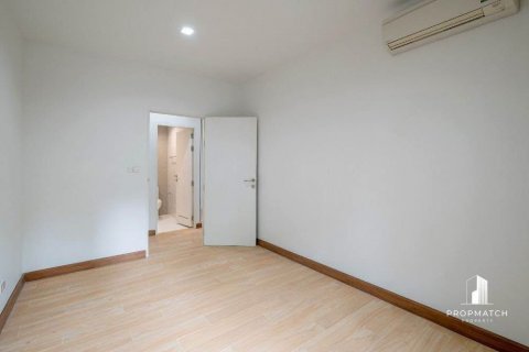 Condominio de 2 dormitorios en Khlong Toei, Bangkok, Tailandia № 132261 - foto 8