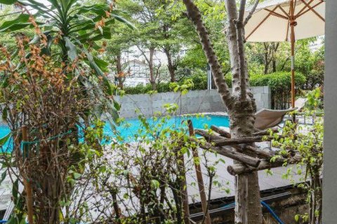 Condominio de 2 dormitorios en Khlong Toei, Bangkok, Tailandia № 132261 - foto 12