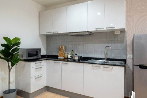 Condominio de 2 dormitorios en Khlong Toei, Bangkok, Tailandia № 132261 - foto 5