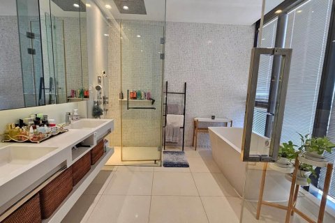 Condominio de 2 dormitorios en Watthana, Bangkok, Tailandia № 132257 - foto 15