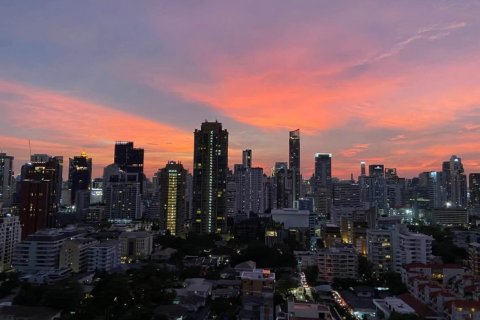 Condominio de 2 dormitorios en Watthana, Bangkok, Tailandia № 132262 - foto 10