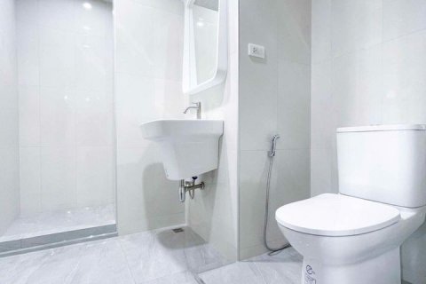 Condominio de 2 dormitorios en Khlong Toei, Bangkok, Tailandia № 79539 - foto 7
