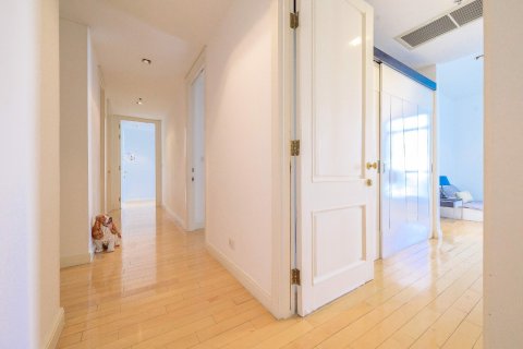 Condo in Pathum Wan, Bangkok, Thailand, 3 bedrooms  № 79536 - photo 10