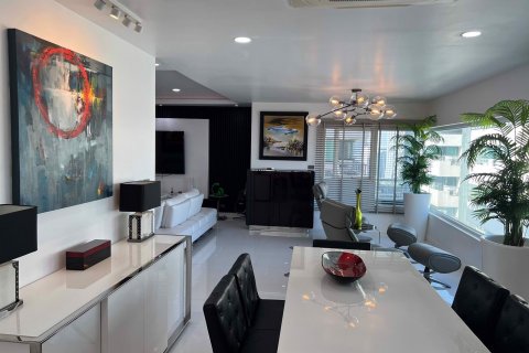 Condominio de 3 dormitorios en Sathon, Bangkok, Tailandia № 79535 - foto 12