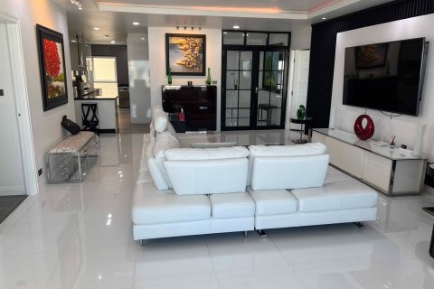 Condominio de 3 dormitorios en Sathon, Bangkok, Tailandia № 79535 - foto 6