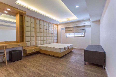 Condo in Watthana, Bangkok, Thailand, 3 bedrooms № 77033 - photo 17