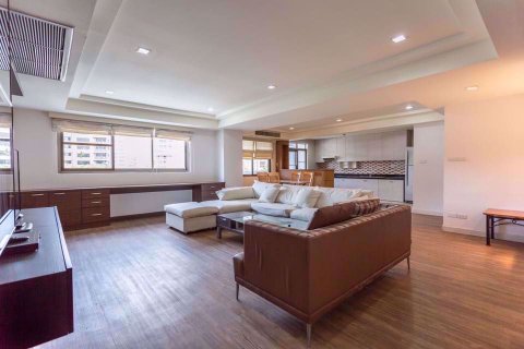 Condo in Watthana, Bangkok, Thailand, 3 bedrooms № 77033 - photo 2