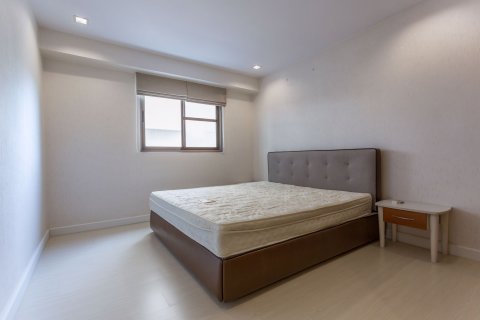 Condominio de 3 dormitorios en Watthana, Bangkok, Tailandia № 77032 - foto 18