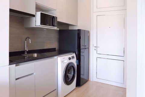 Condominio de 2 dormitorios en Huai Khwang, Bangkok, Tailandia № 77034 - foto 3