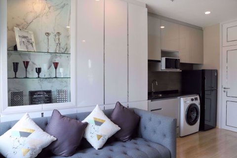 Condominio de 2 dormitorios en Huai Khwang, Bangkok, Tailandia № 77034 - foto 6